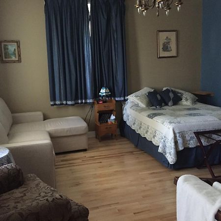 Gil Ann Bed & Breakfast Saint-Andre-Avellin ภายนอก รูปภาพ