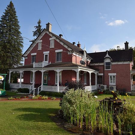 Gil Ann Bed & Breakfast Saint-Andre-Avellin ภายนอก รูปภาพ