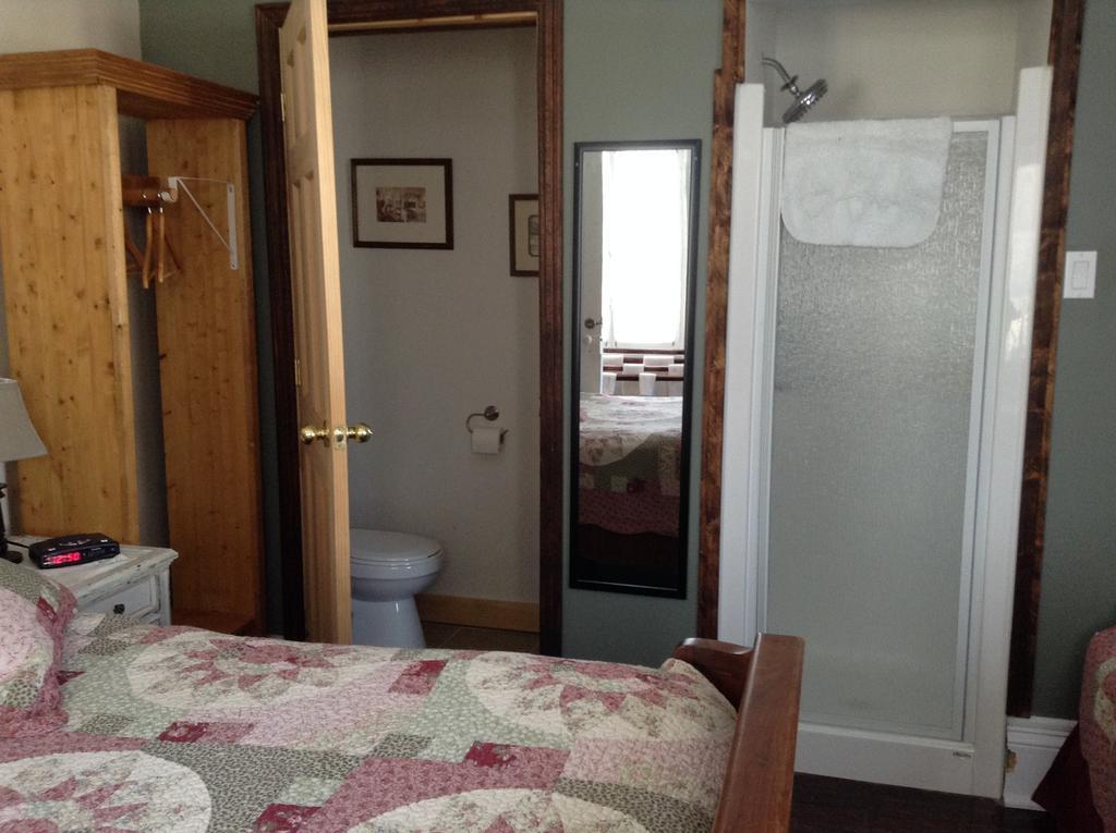Gil Ann Bed & Breakfast Saint-Andre-Avellin ห้อง รูปภาพ