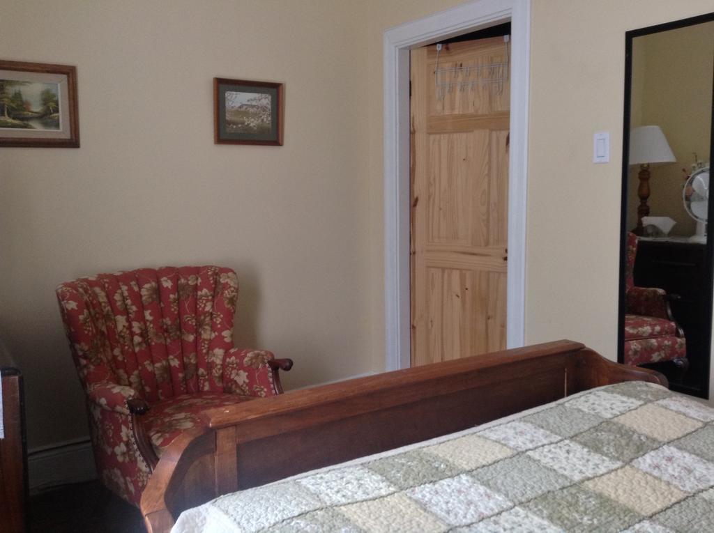 Gil Ann Bed & Breakfast Saint-Andre-Avellin ภายนอก รูปภาพ