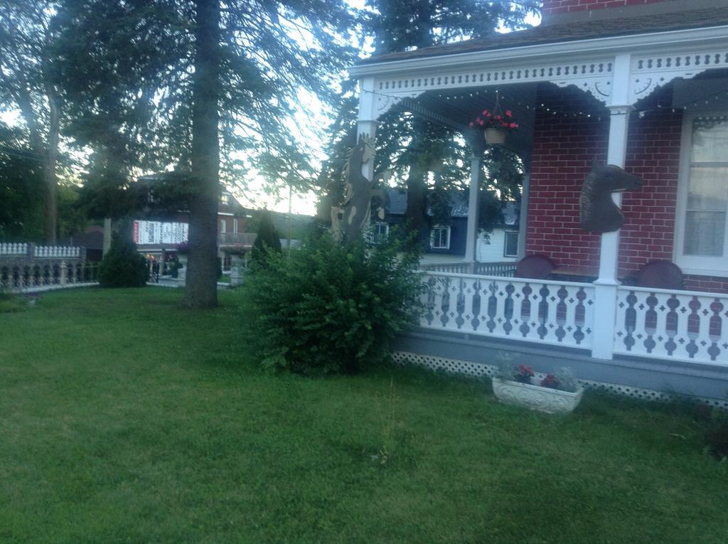 Gil Ann Bed & Breakfast Saint-Andre-Avellin ภายนอก รูปภาพ