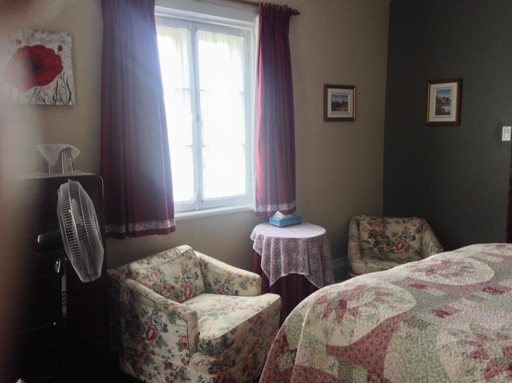 Gil Ann Bed & Breakfast Saint-Andre-Avellin ภายนอก รูปภาพ