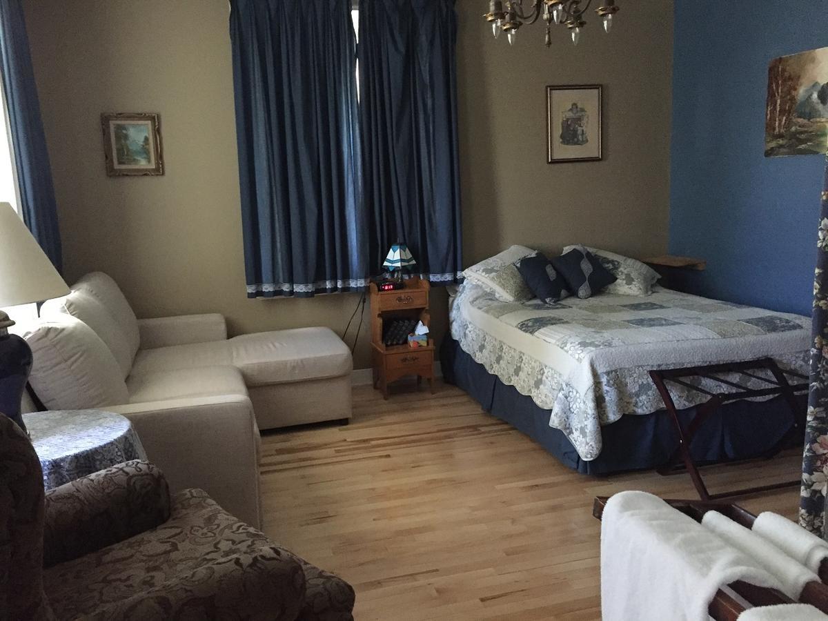 Gil Ann Bed & Breakfast Saint-Andre-Avellin ภายนอก รูปภาพ