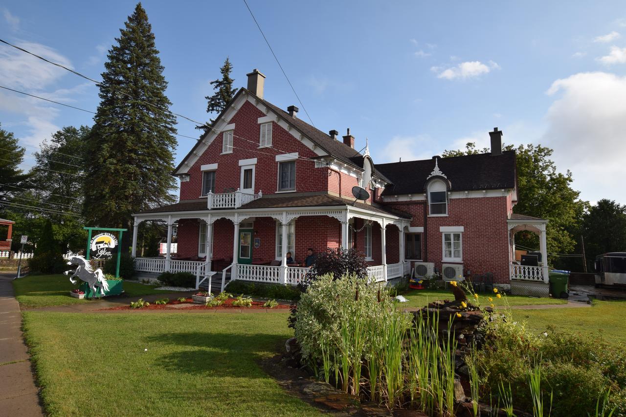 Gil Ann Bed & Breakfast Saint-Andre-Avellin ภายนอก รูปภาพ