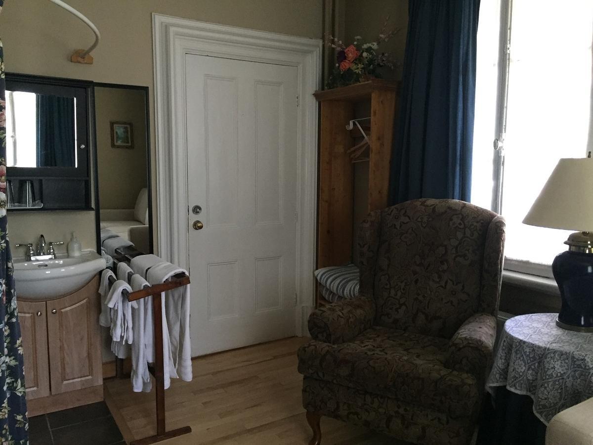 Gil Ann Bed & Breakfast Saint-Andre-Avellin ภายนอก รูปภาพ